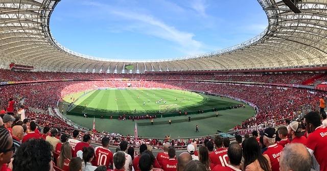 首先